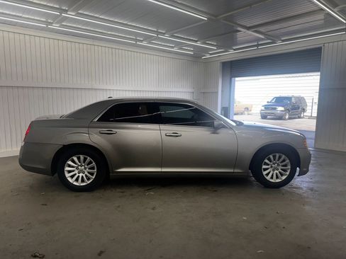 Used 2014 Chrysler 300 image 4