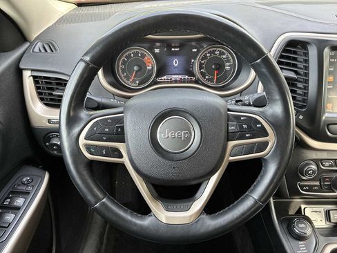 Used 2017 Jeep Cherokee High Altitude AWD/4WD image 11
