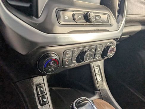 Used 2018 GMC Acadia SLE image 21