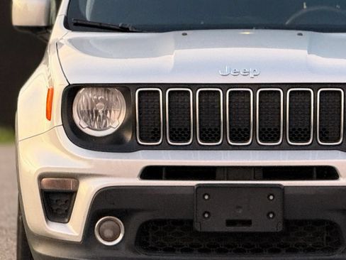 Used 2020 Jeep Renegade Latitude FWD image 11