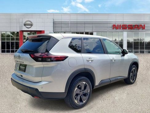 Certified 2025 Nissan Rogue SV FWD image 5