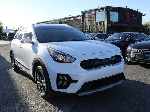Used 2022 Kia Niro LXS image 1
