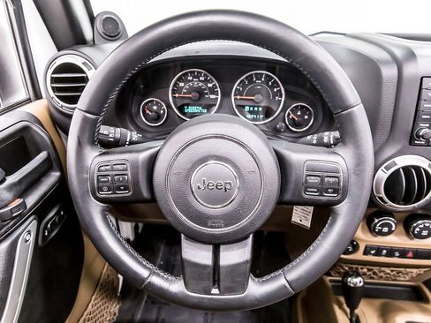Used 2014 Jeep Wrangler Unlimited Sahara w/ Connectivity Group AWD/4WD image 20