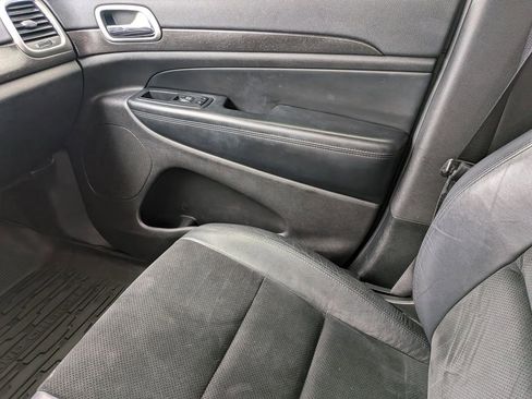 Used 2018 Jeep Grand Cherokee Altitude image 17