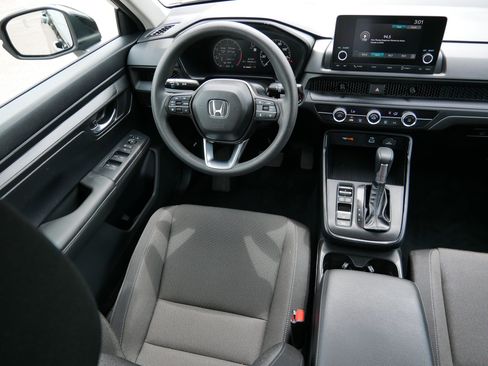 Used 2024 Honda CR-V LX image 9