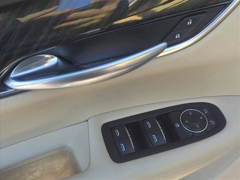 Used 2018 Cadillac XT5 FWD image 7