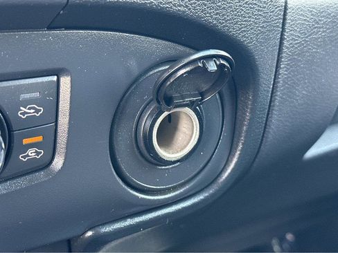 Used 2024 Nissan Frontier SV w/ SV Convenience Package image 28