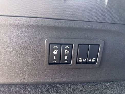 Used 2025 Cadillac Escalade IQ Luxury 1 image 32