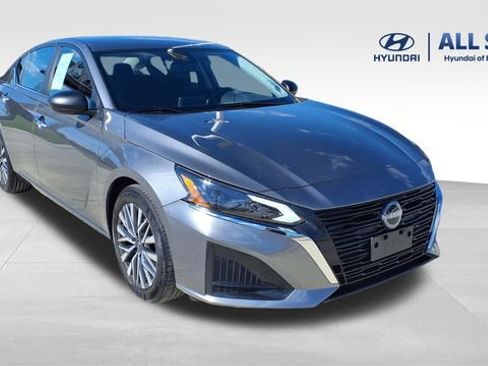 Used 2025 Nissan Altima 2.5 SV image 1