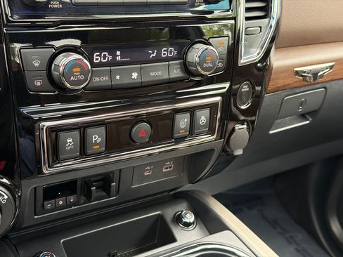Used 2020 Nissan Titan Platinum Reserve w/ Moonroof Package AWD/4WD image 32