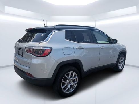 Used 2025 Jeep Compass Limited AWD/4WD image 3
