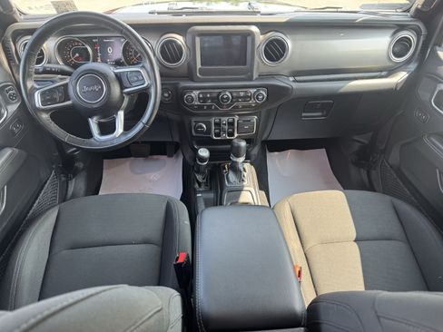 Used 2021 Jeep Wrangler Unlimited Sahara w/ Dual Top Group AWD/4WD image 14