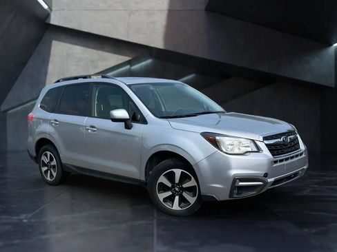 Used 2018 Subaru Forester 2.5i Premium AWD/4WD image 2