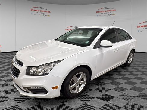 Used 2016 Chevrolet Cruze LT w/ Technology Package image 3