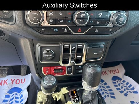 Certified 2025 Jeep Wrangler Willys 4xe image 28