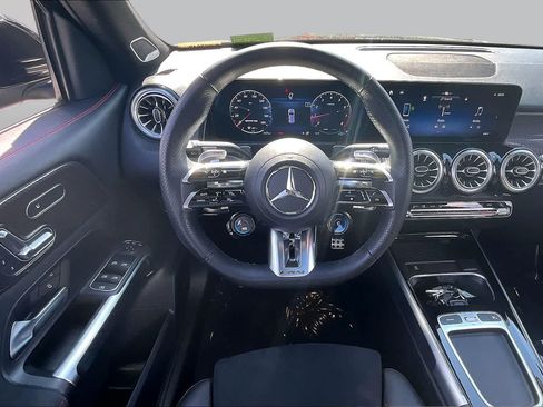 Used 2025 Mercedes-Benz GLB 35 AMG 4MATIC image 10