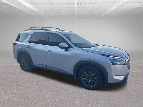 Used 2023 Nissan Pathfinder SV AWD/4WD image 7