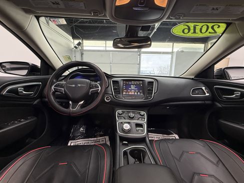 Used 2016 Chrysler 200 Limited image 13