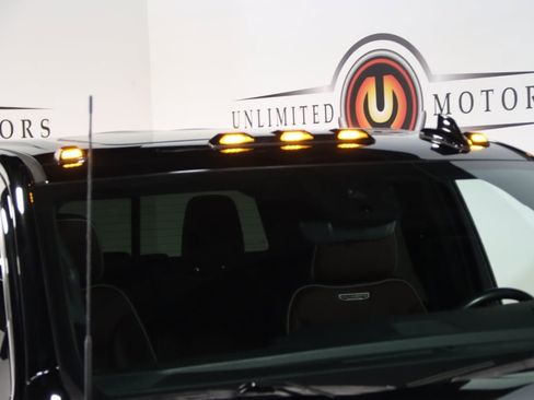 Used 2024 GMC Sierra 3500 Denali Ultimate image 93