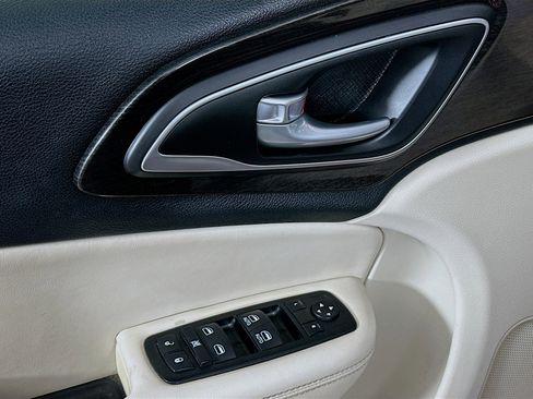 Used 2015 Chrysler 200 C w/ Navigation & Sound Group I image 15