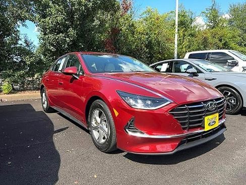 Used 2023 Hyundai Sonata SE image 2