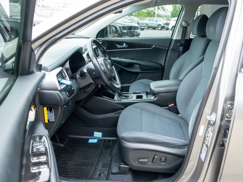 Used 2018 Kia Sorento AWD image 11