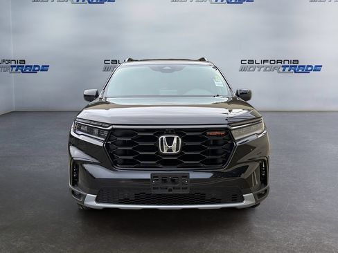 Used 2025 Honda Pilot TrailSport image 2