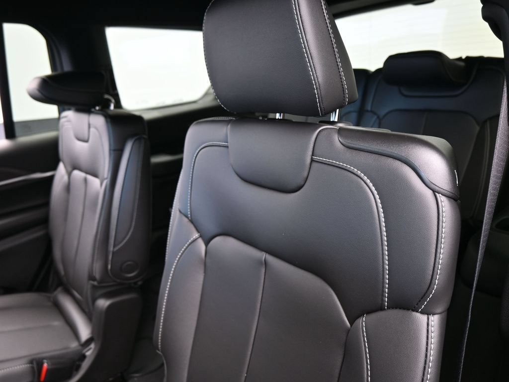 New 2026 Jeep Grand Cherokee L Limited RWD image 27