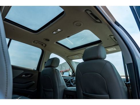 Used 2019 Chevrolet Traverse LT w/ LT Premium Package image 17