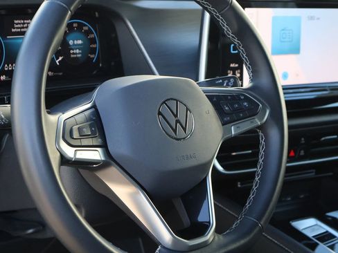 Used 2024 Volkswagen Atlas Cross Sport SE image 24