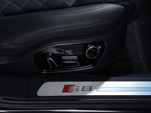 Used 2015 Audi S8 image 28