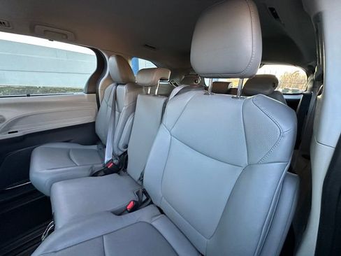 Used 2023 Toyota Sienna XLE image 11