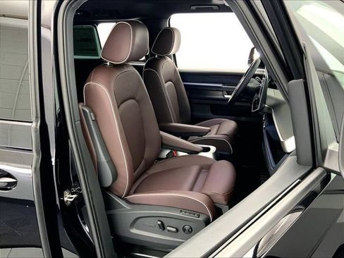 New 2025 Volkswagen ID. Buzz Pro S RWD image 12