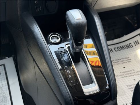 Used 2021 Nissan Versa SV FWD image 40