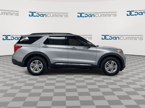 Used 2023 Ford Explorer XLT AWD/4WD image 9