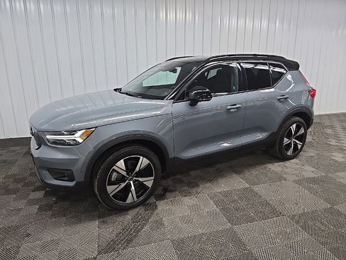 Used 2022 Volvo XC40 P8 Recharge Plus image 6