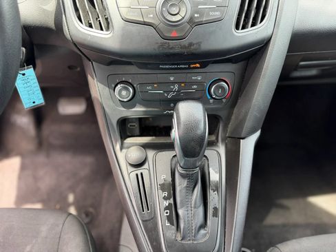 Used 2018 Ford Focus SE FWD image 16