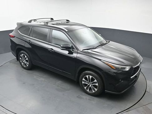 Used 2023 Toyota Highlander XLE image 41