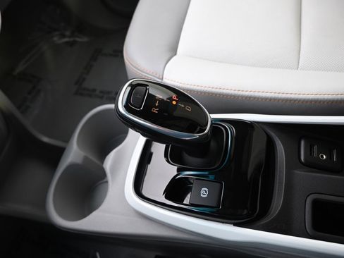 Used 2017 Chevrolet Bolt Premier w/ Infotainment Package image 32