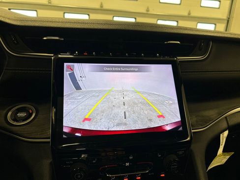 Used 2022 Jeep Grand Cherokee Limited image 24