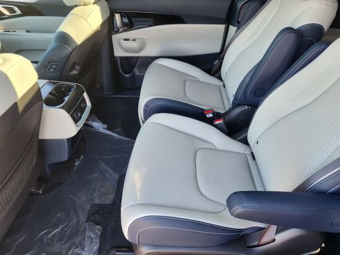 New 2026 Kia Carnival SX Prestige image 21