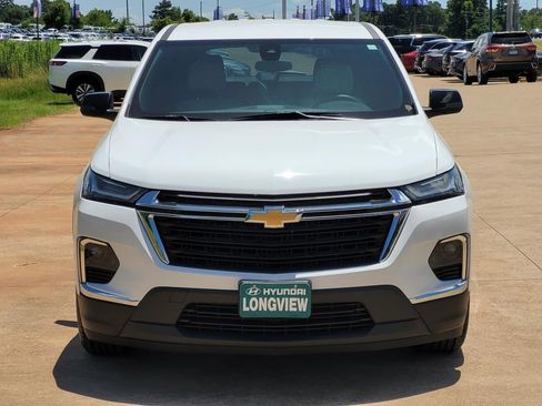 Used 2023 Chevrolet Traverse LS image 2