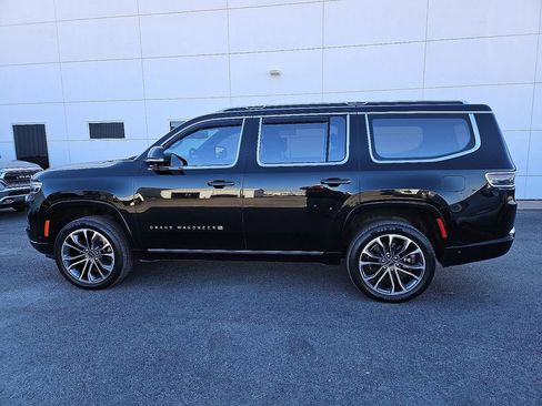 Used 2022 Jeep Grand Wagoneer Series III w/ Rear Seat Video Group 1 image 3