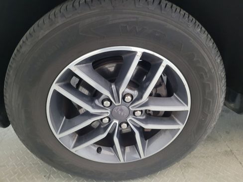 Used 2019 Jeep Grand Cherokee Limited AWD/4WD image 31
