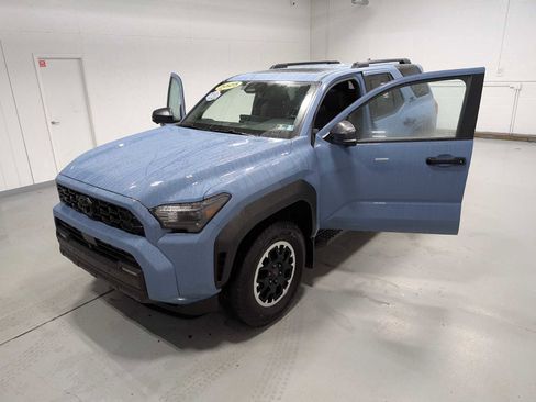 Used 2025 Toyota 4Runner TRD Off-Road Premium image 16