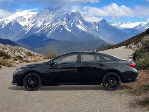 Used 2022 Toyota Avalon XSE image 2