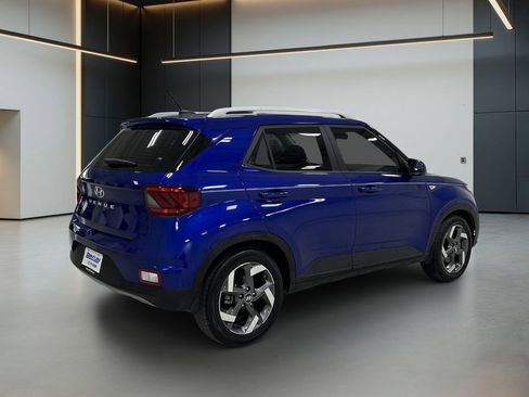 Certified 2024 Hyundai Venue SEL FWD image 5