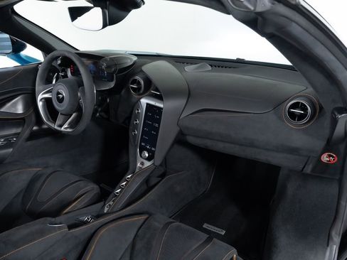 Used 2024 McLaren 750S Spider image 35
