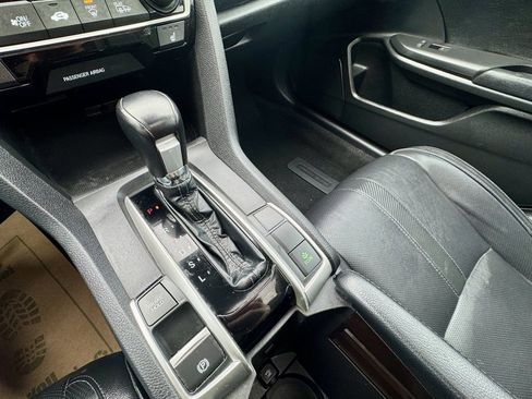 Used 2018 Honda Civic Touring image 27