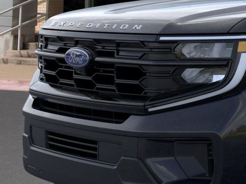 New 2025 Ford Expedition Active image 19